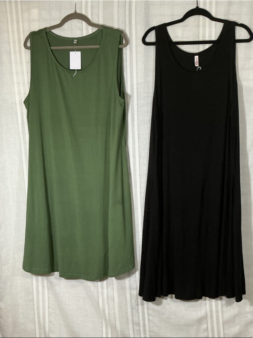 Set of 2 easy, everyday midi dresses in size 2XL one black + one olive green.